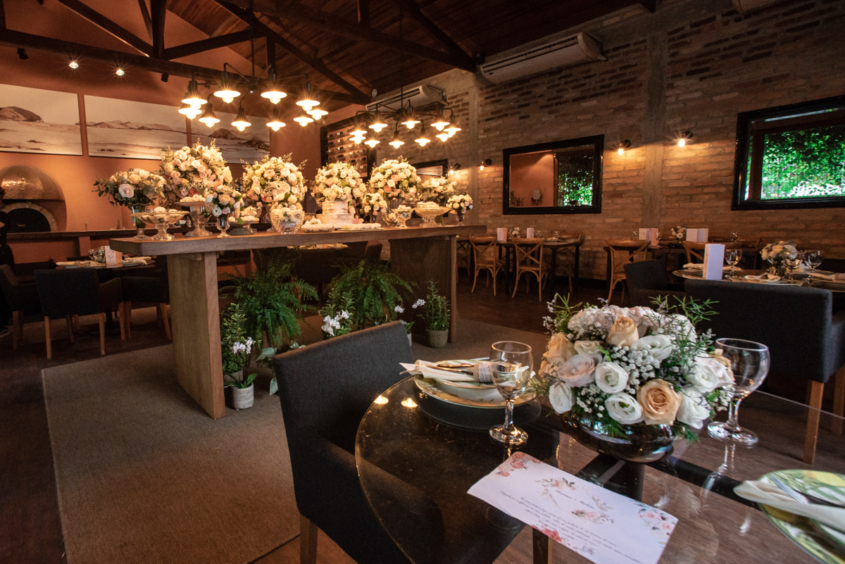 casamento intimista de dia na forneria calixto na pinacoteca de santos noiva classica mini wedding rustico fotos pela fotografa Nayara Andrade