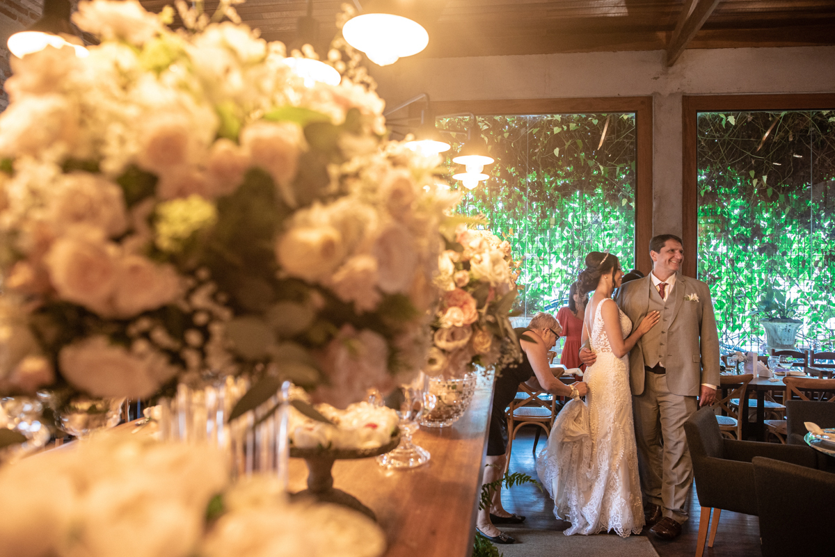 casamento intimista de dia na forneria calixto na pinacoteca de santos noiva classica mini wedding rustico fotos pela fotografa Nayara Andrade
