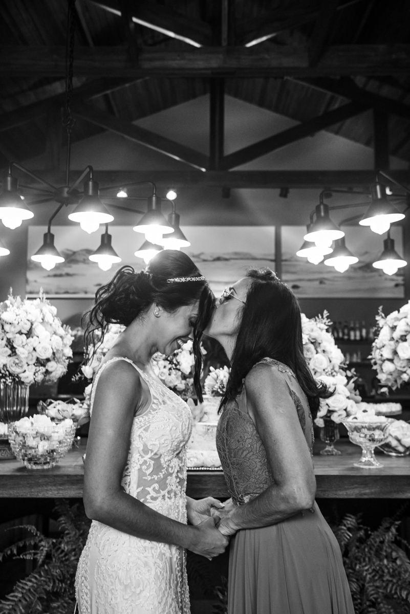 casamento intimista de dia na forneria calixto na pinacoteca de santos noiva classica mini wedding rustico fotos pela fotografa Nayara Andrade