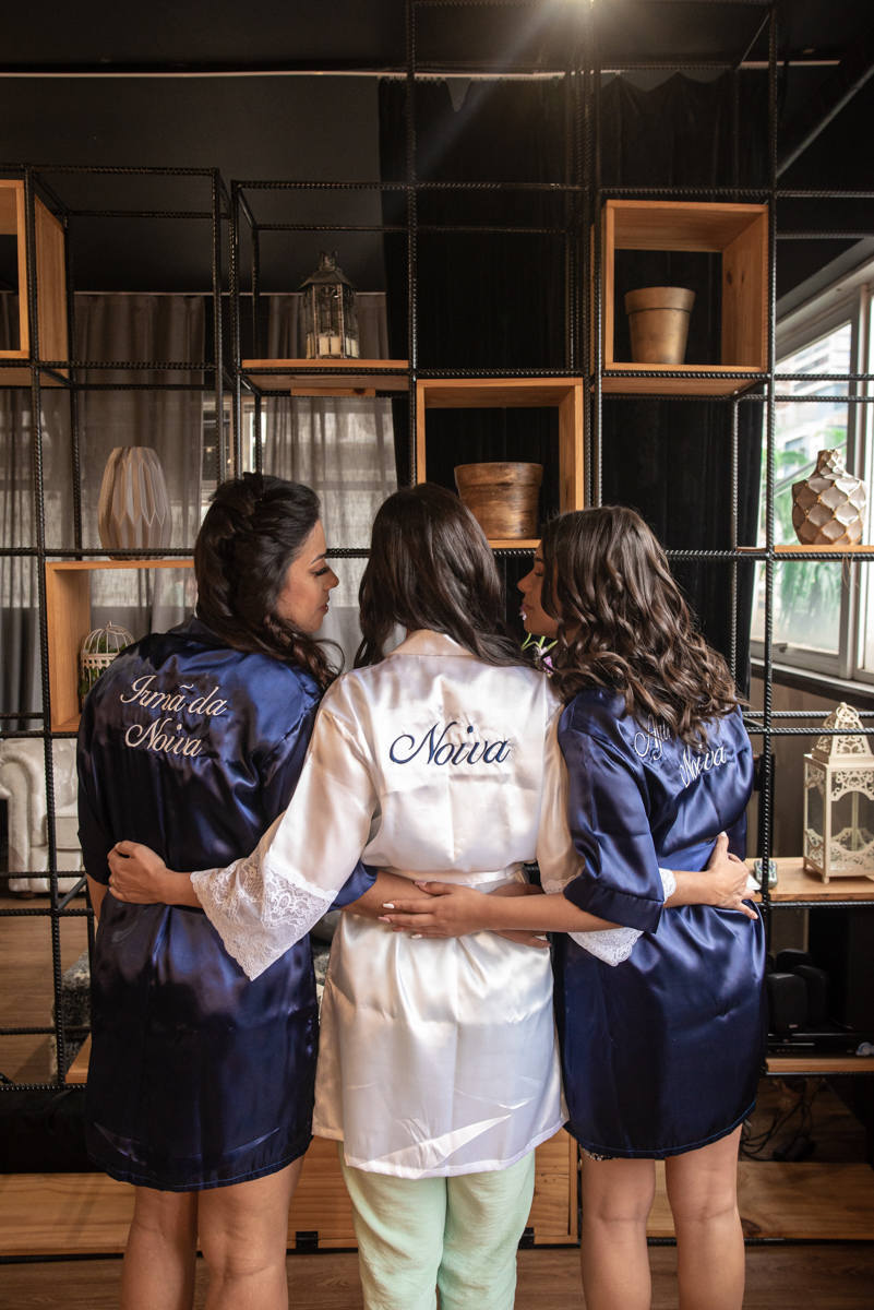 making of de noiva feito no salao do Robert Bastos em Santos no gonzaga noiva classica fotos pela fotografa premiada internacionalmente Nayara Andrade 