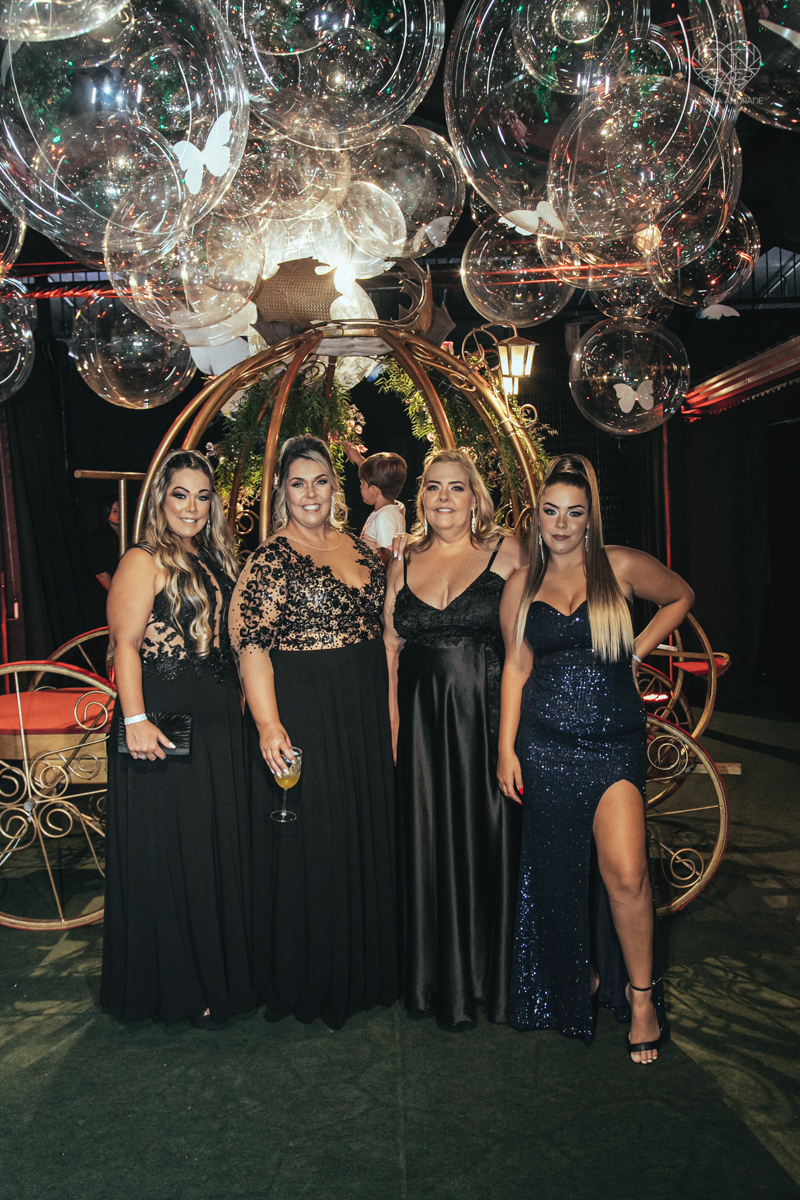 aniversaio de 15 anos show do cantor Gaab vestido de cinderela e festa tematica organizada por Danilo Monteiro eventos e fotografada pela fotografa premiada Nayara Andrade fotografia fotos artisticas do 15zao da Duda