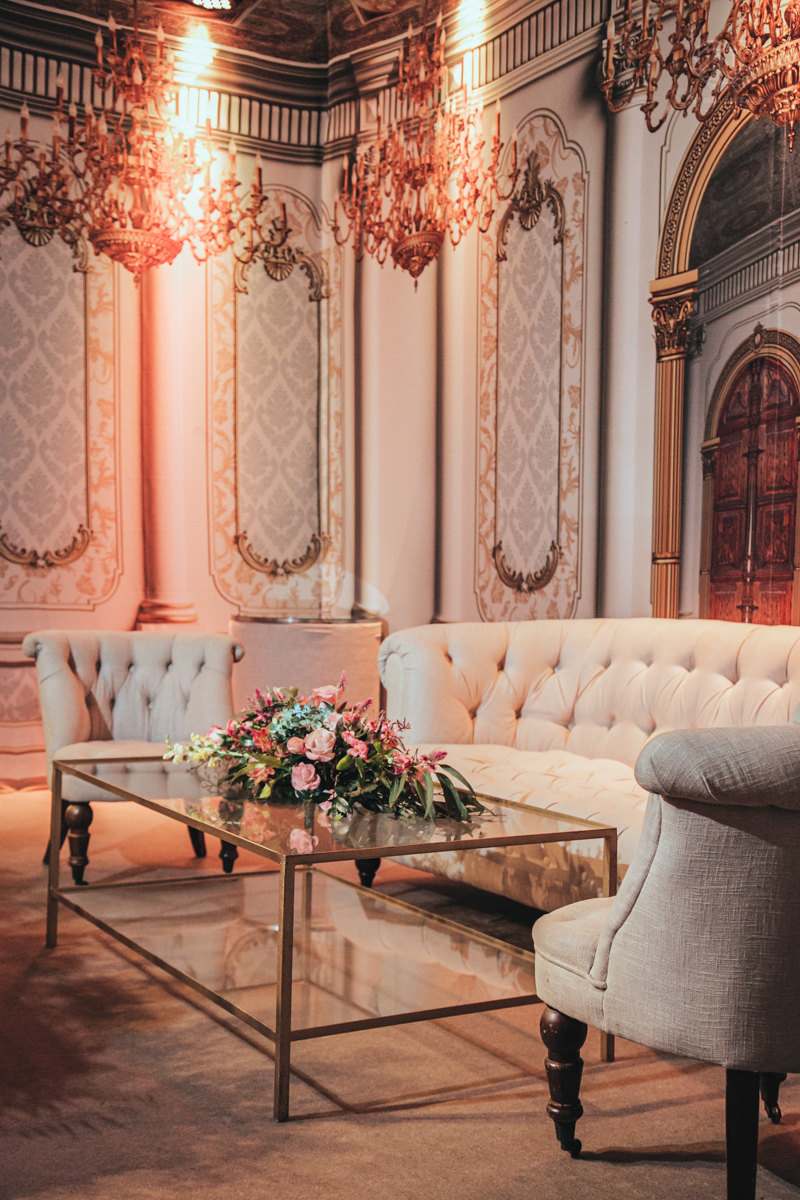 aniversaio de 15 anos debutante veste Guga Cardoso vestido de cinderela e festa tematica organizada por Danilo Monteiro eventos e fotografada pela fotografa premiada Nayara Andrade fotografia fotos artisticas do 15zao da Duda