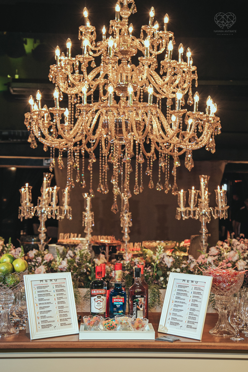 aniversaio de 15 anos debutante veste Guga Cardoso vestido de cinderela e festa tematica organizada por Danilo Monteiro eventos e fotografada pela fotografa premiada Nayara Andrade fotografia fotos artisticas do 15zao da Duda