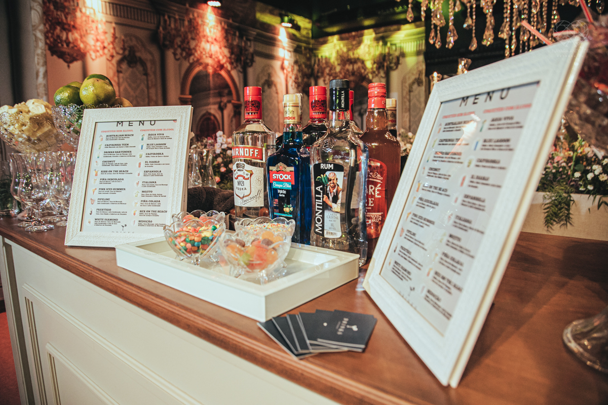 aniversaio de 15 anos debutante veste Guga Cardoso vestido de cinderela e festa tematica organizada por Danilo Monteiro eventos e fotografada pela fotografa premiada Nayara Andrade fotografia fotos artisticas do 15zao da Duda