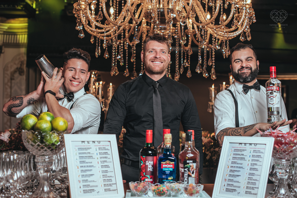 aniversaio de 15 anos debutante veste Guga Cardoso vestido de cinderela e festa tematica organizada por Danilo Monteiro eventos e fotografada pela fotografa premiada Nayara Andrade fotografia fotos artisticas do 15zao da Duda