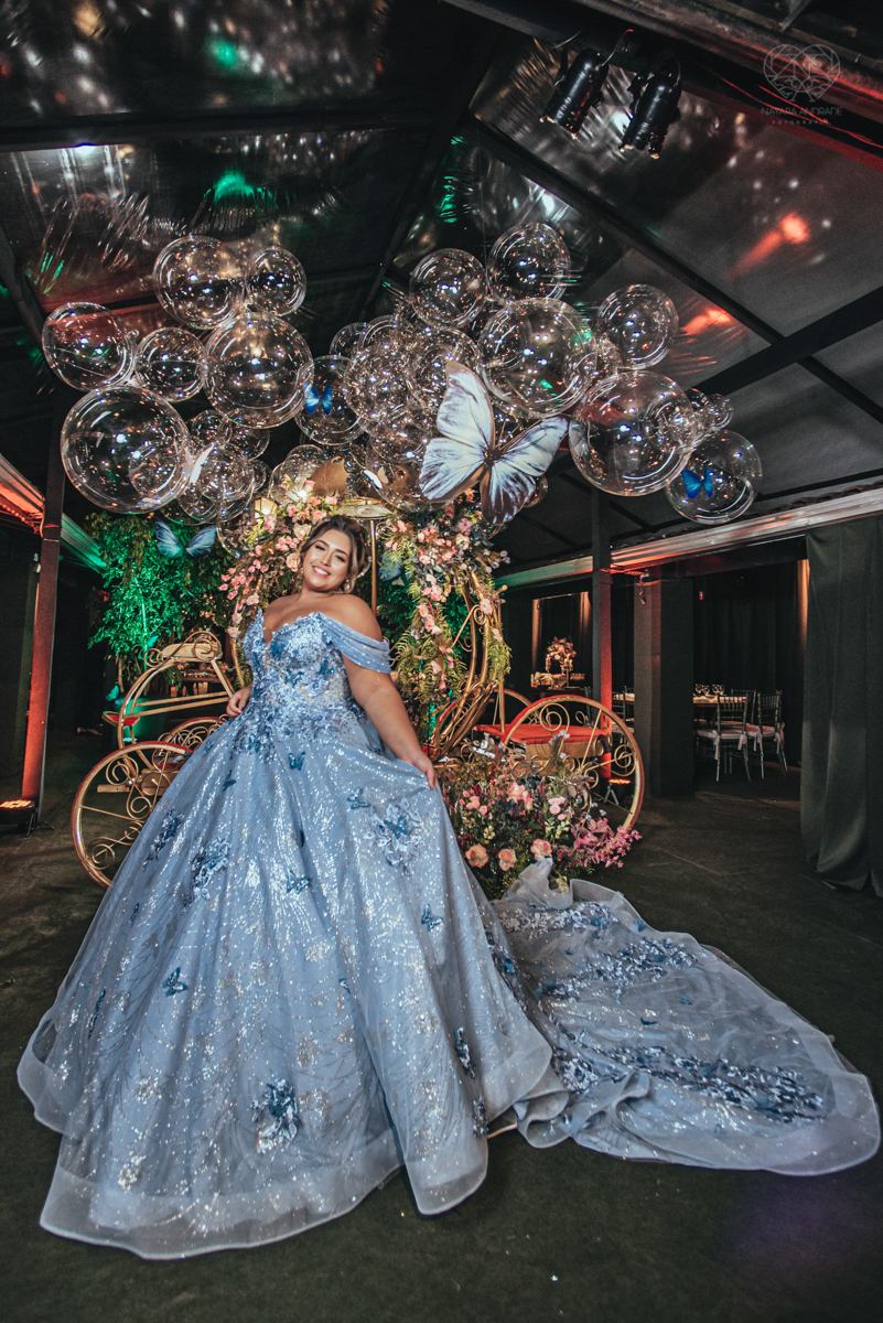 aniversaio de 15 anos debutante veste Guga Cardoso vestido de cinderela e festa tematica organizada por Danilo Monteiro eventos e fotografada pela fotografa premiada Nayara Andrade fotografia fotos artisticas do 15zao da Duda