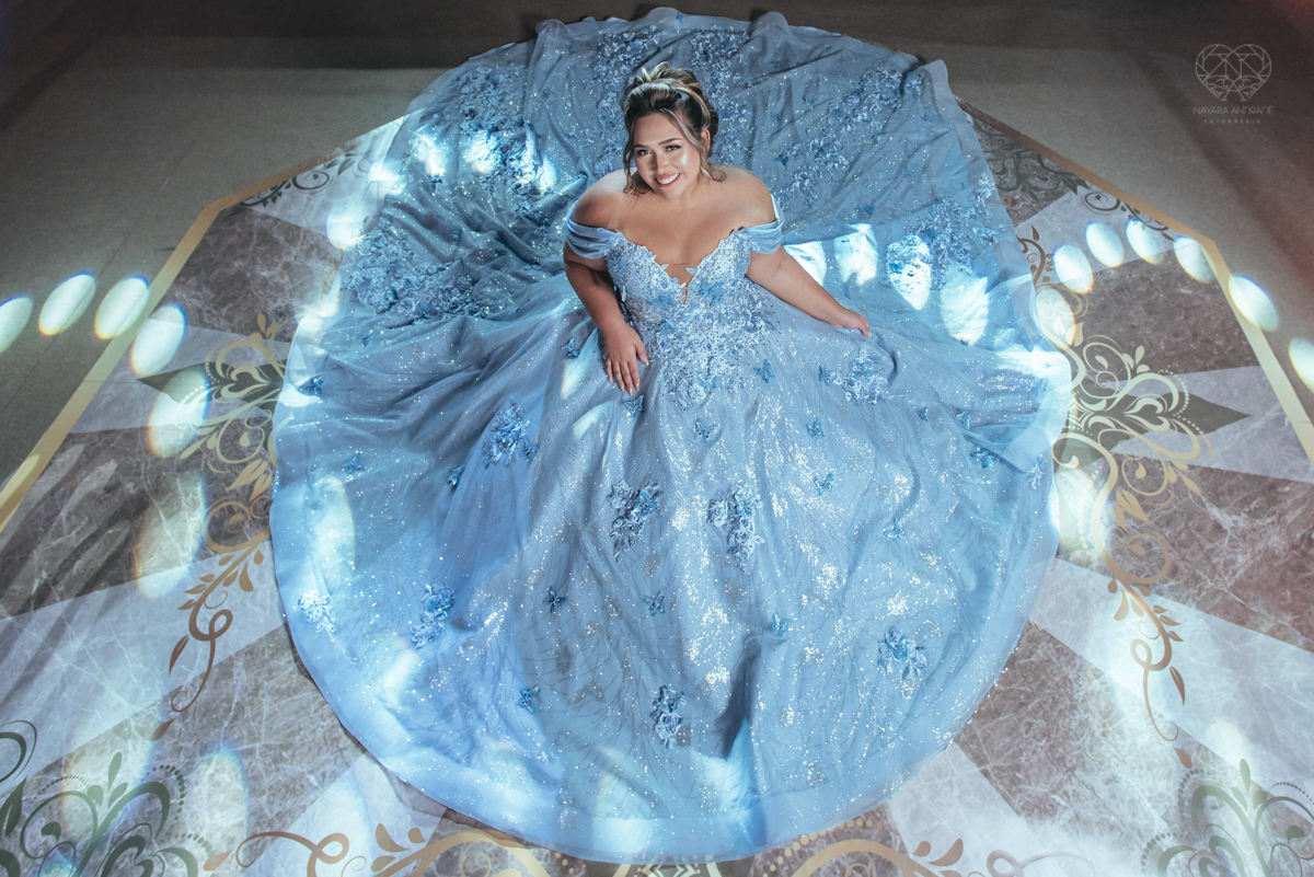 aniversaio de 15 anos debutante veste Guga Cardoso vestido de cinderela e festa tematica organizada por Danilo Monteiro eventos e fotografada pela fotografa premiada Nayara Andrade fotografia fotos artisticas do 15zao da Duda