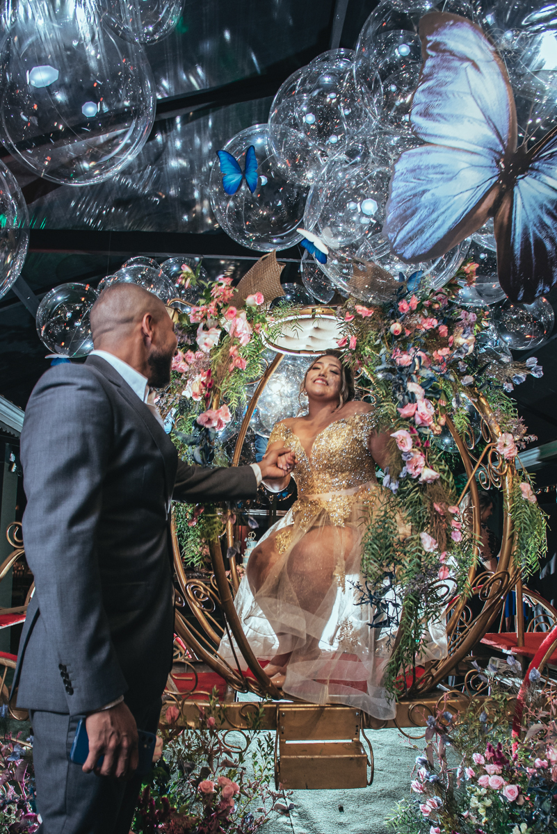 aniversaio de 15 anos debutante veste Guga Cardoso vestido de cinderela e festa tematica organizada por Danilo Monteiro eventos e fotografada pela fotografa premiada Nayara Andrade fotografia fotos artisticas do 15zao da Duda