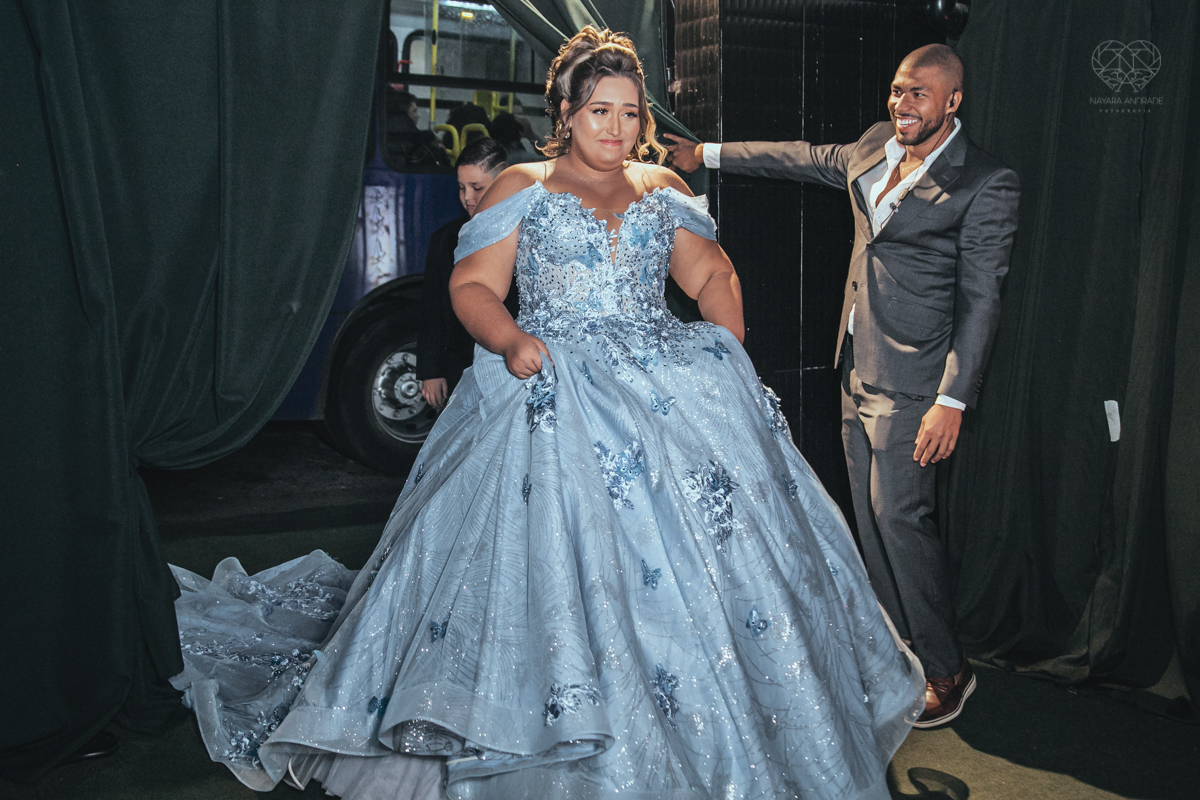 aniversaio de 15 anos debutante veste Guga Cardoso vestido de cinderela e festa tematica organizada por Danilo Monteiro eventos e fotografada pela fotografa premiada Nayara Andrade fotografia fotos artisticas do 15zao da Duda