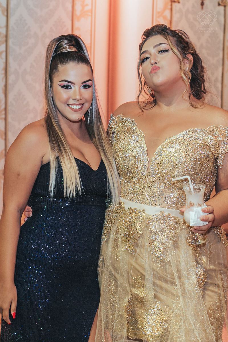 aniversaio de 15 anos debutante veste Guga Cardoso vestido de cinderela e festa tematica organizada por Danilo Monteiro eventos e fotografada pela fotografa premiada Nayara Andrade fotografia fotos artisticas do 15zao da Duda