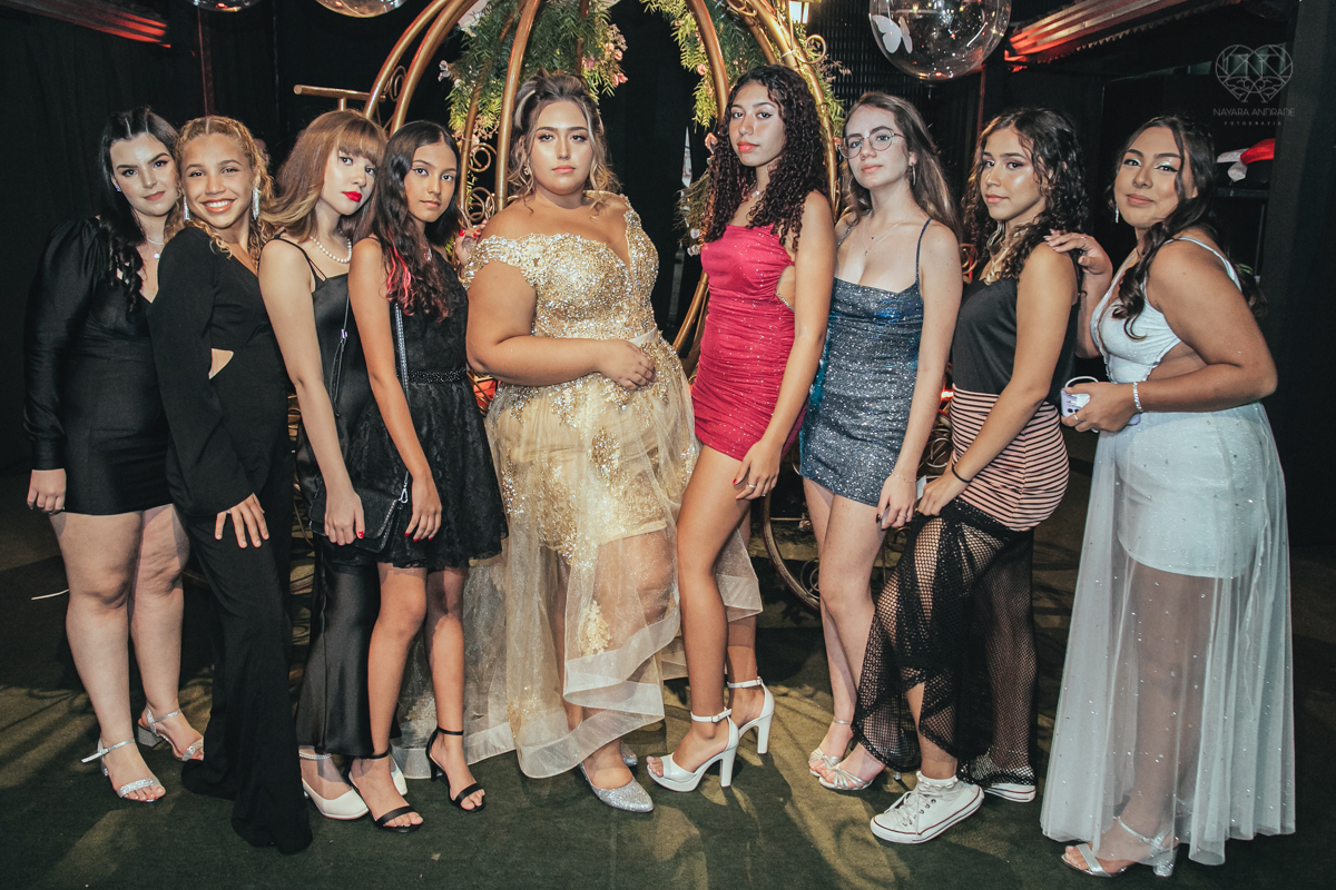 vaniversaio de 15 anos debutante veste Guga Cardoso vestido de cinderela e festa tematica organizada por Danilo Monteiro eventos e fotografada pela fotografa premiada Nayara Andrade fotografia fotos artisticas do 15zao da Duda