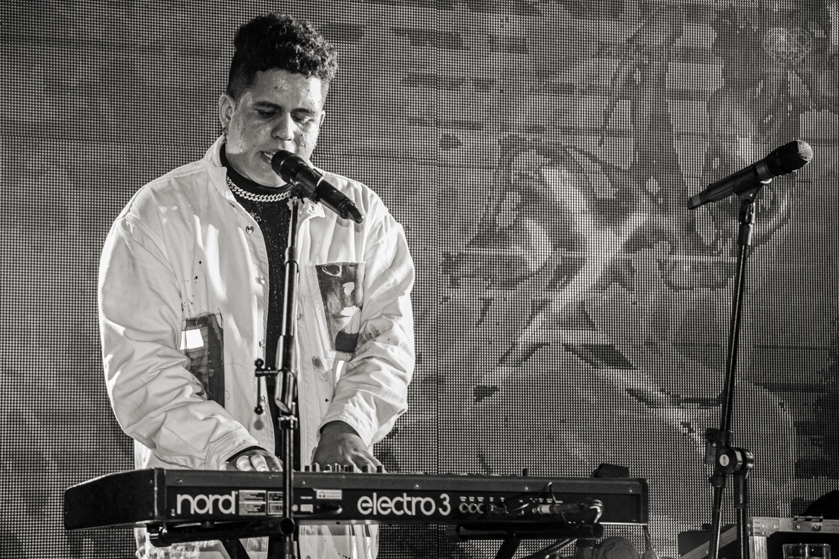 aniversaio de 15 anos show do cantor Gaab vestido de cinderela e festa tematica organizada por Danilo Monteiro eventos e fotografada pela fotografa premiada Nayara Andrade fotografia fotos artisticas do 15zao da Duda