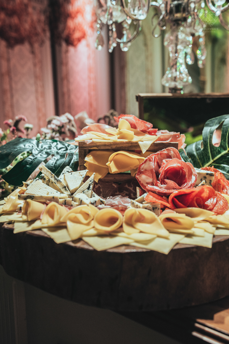 aniversaio de 15 anos debutante veste Guga Cardoso vestido de cinderela e festa tematica organizada por Danilo Monteiro eventos e fotografada pela fotografa premiada Nayara Andrade fotografia fotos artisticas do 15zao da Duda