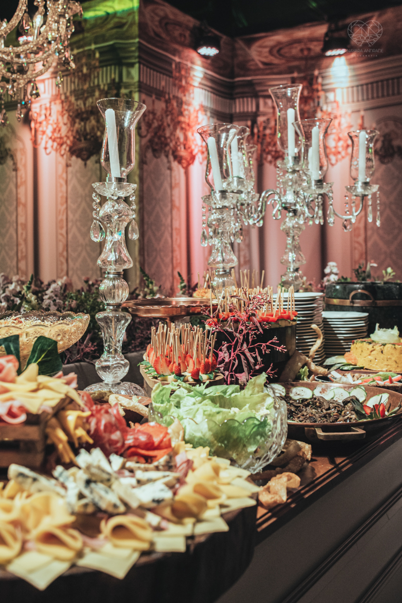 aniversaio de 15 anos debutante veste Guga Cardoso vestido de cinderela e festa tematica organizada por Danilo Monteiro eventos e fotografada pela fotografa premiada Nayara Andrade fotografia fotos artisticas do 15zao da Duda