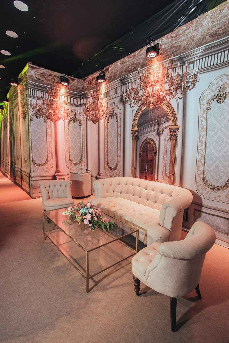 aniversaio de 15 anos debutante veste Guga Cardoso vestido de cinderela e festa tematica organizada por Danilo Monteiro eventos e fotografada pela fotografa premiada Nayara Andrade fotografia fotos artisticas do 15zao da Duda