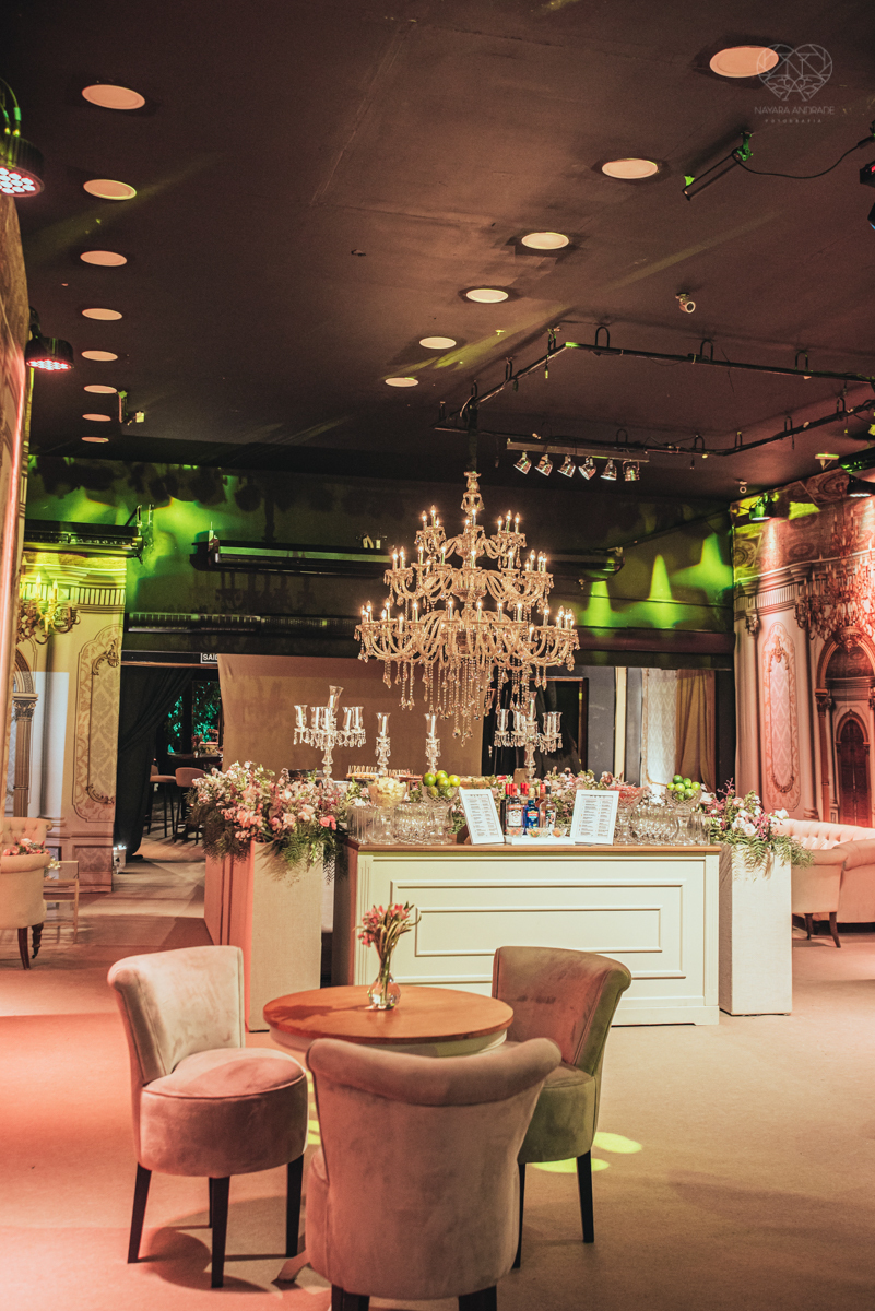 aniversaio de 15 anos debutante veste Guga Cardoso vestido de cinderela e festa tematica organizada por Danilo Monteiro eventos e fotografada pela fotografa premiada Nayara Andrade fotografia fotos artisticas do 15zao da Duda