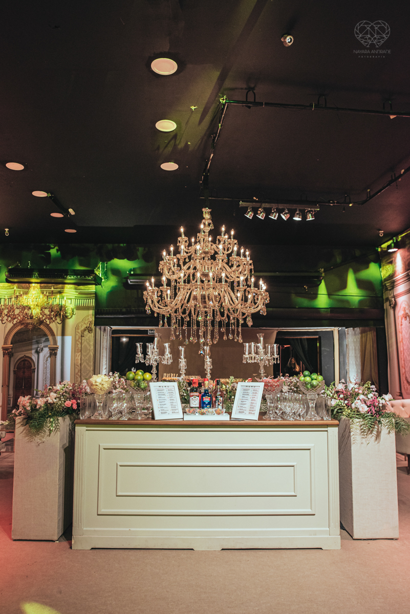 aniversaio de 15 anos debutante veste Guga Cardoso vestido de cinderela e festa tematica organizada por Danilo Monteiro eventos e fotografada pela fotografa premiada Nayara Andrade fotografia fotos artisticas do 15zao da Duda