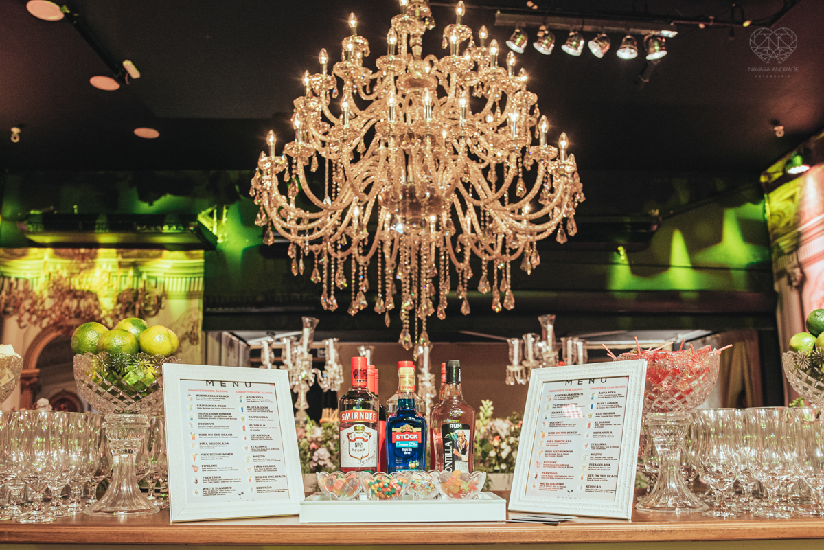 aniversaio de 15 anos debutante veste Guga Cardoso vestido de cinderela e festa tematica organizada por Danilo Monteiro eventos e fotografada pela fotografa premiada Nayara Andrade fotografia fotos artisticas do 15zao da Duda