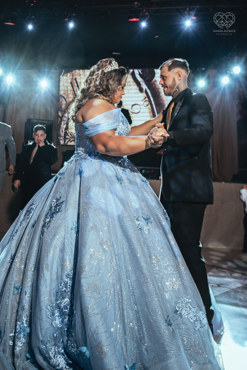 aniversaio de 15 anos show do cantor Gaab vestido de cinderela e festa tematica organizada por Danilo Monteiro eventos e fotografada pela fotografa premiada Nayara Andrade fotografia fotos artisticas do 15zao da Duda