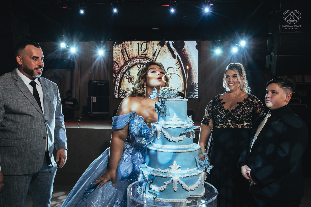 aniversaio de 15 anos show do cantor Gaab vestido de cinderela e festa tematica organizada por Danilo Monteiro eventos e fotografada pela fotografa premiada Nayara Andrade fotografia fotos artisticas do 15zao da Duda