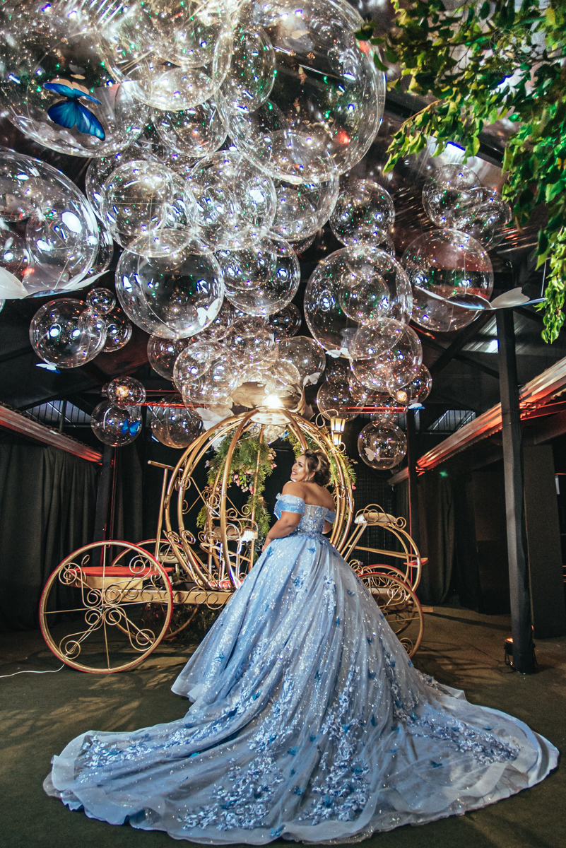 aniversaio de 15 anos show do cantor Gaab vestido de cinderela e festa tematica organizada por Danilo Monteiro eventos e fotografada pela fotografa premiada Nayara Andrade fotografia fotos artisticas do 15zao da Duda