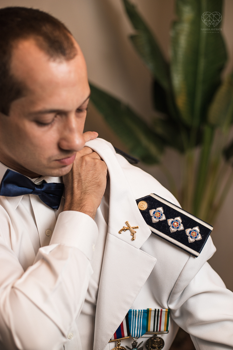 casamento rustico no campo com noiva romantica e noivo militar  make up por Samah e vestido princesa e noivo de farda decoraçao boho chic fotografia pela fotografa premiada nayara andrade inspiracao de casamento no campo making of noiva