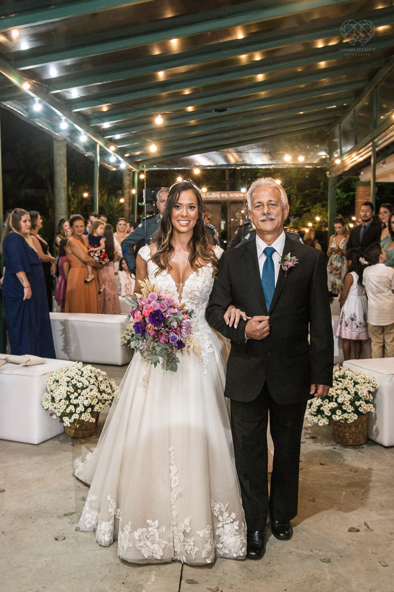 casamento rustico no campo com noiva romantica e noivo militar  make up por Samah e vestido princesa e noivo de farda decoraçao boho chic fotografia pela fotografa premiada nayara andrade inspiracao de casamento no campo making of noiva