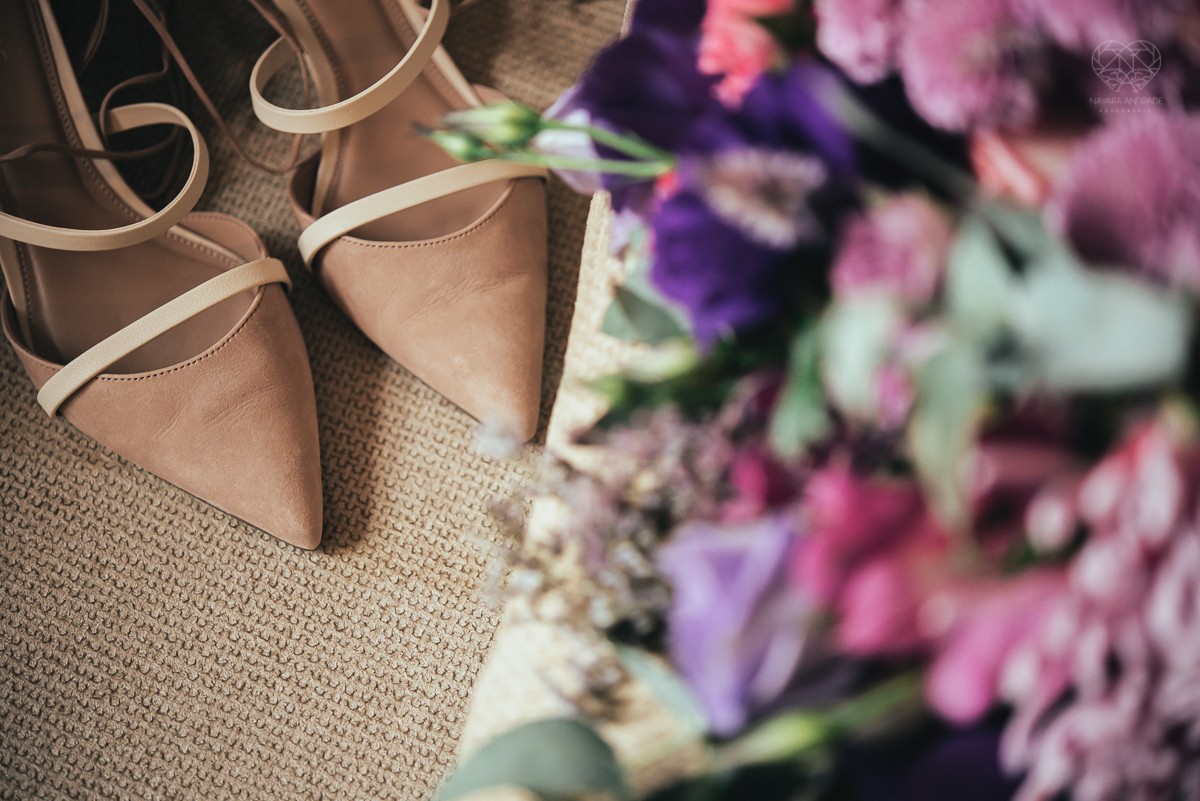 casamento rustico no campo com noiva romantica e noivo militar  make up por Samah e vestido princesa e noivo de farda decoraçao boho chic fotografia pela fotografa premiada nayara andrade inspiracao de casamento no campo
