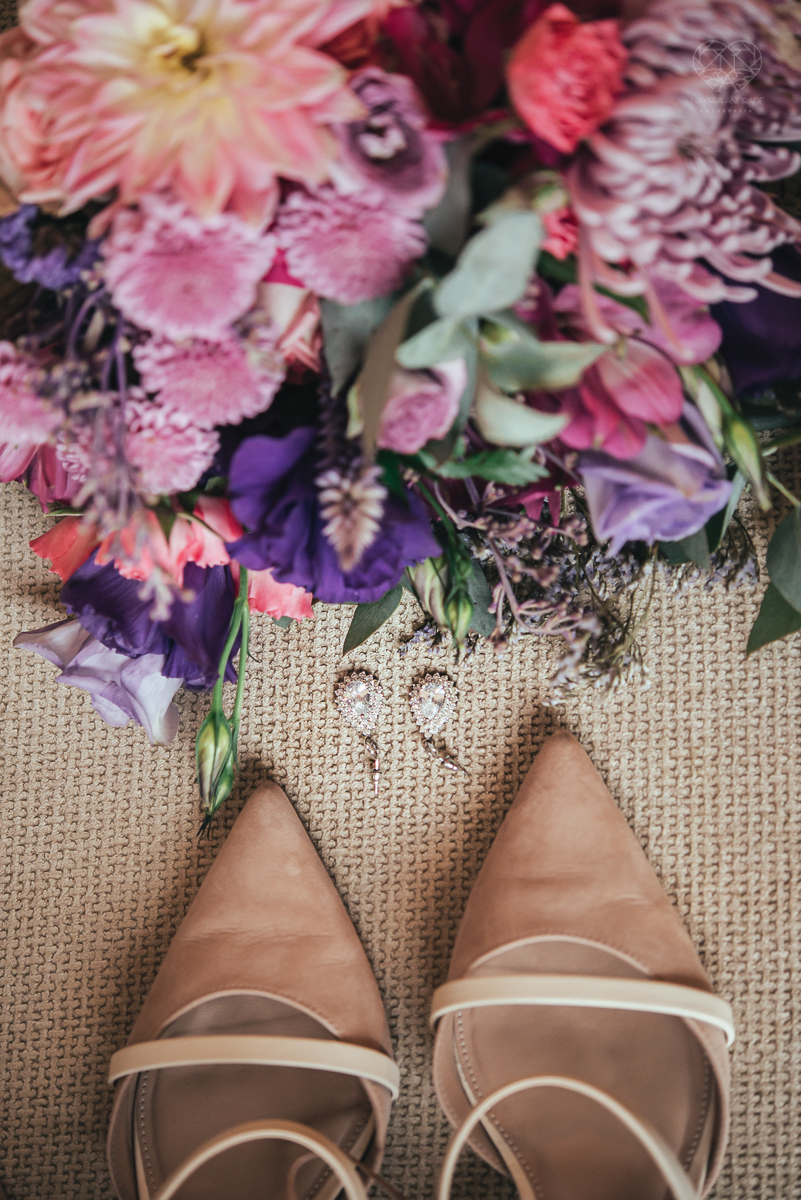 casamento rustico no campo com noiva romantica e noivo militar  make up por Samah e vestido princesa e noivo de farda decoraçao boho chic fotografia pela fotografa premiada nayara andrade inspiracao de casamento no campo making of noiva