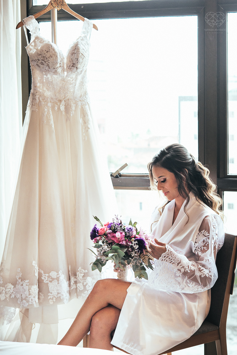 casamento rustico no campo com noiva romantica e noivo militar  make up por Samah e vestido princesa e noivo de farda decoraçao boho chic fotografia pela fotografa premiada nayara andrade inspiracao de casamento no campo making of noiva