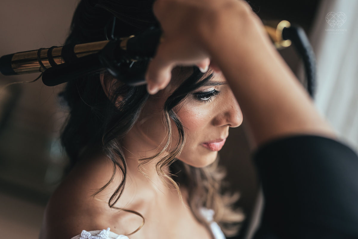 casamento rustico no campo com noiva romantica e noivo militar  make up por Samah e vestido princesa e noivo de farda decoraçao boho chic fotografia pela fotografa premiada nayara andrade inspiracao de casamento no campo making of noiva