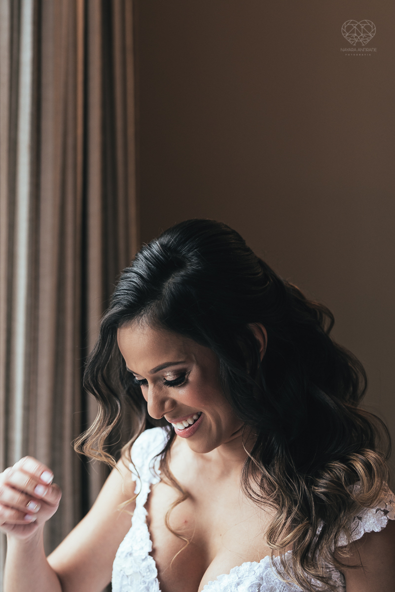 casamento rustico no campo com noiva romantica e noivo militar  make up por Samah e vestido princesa e noivo de farda decoraçao boho chic fotografia pela fotografa premiada nayara andrade inspiracao de casamento no campo making of noiva