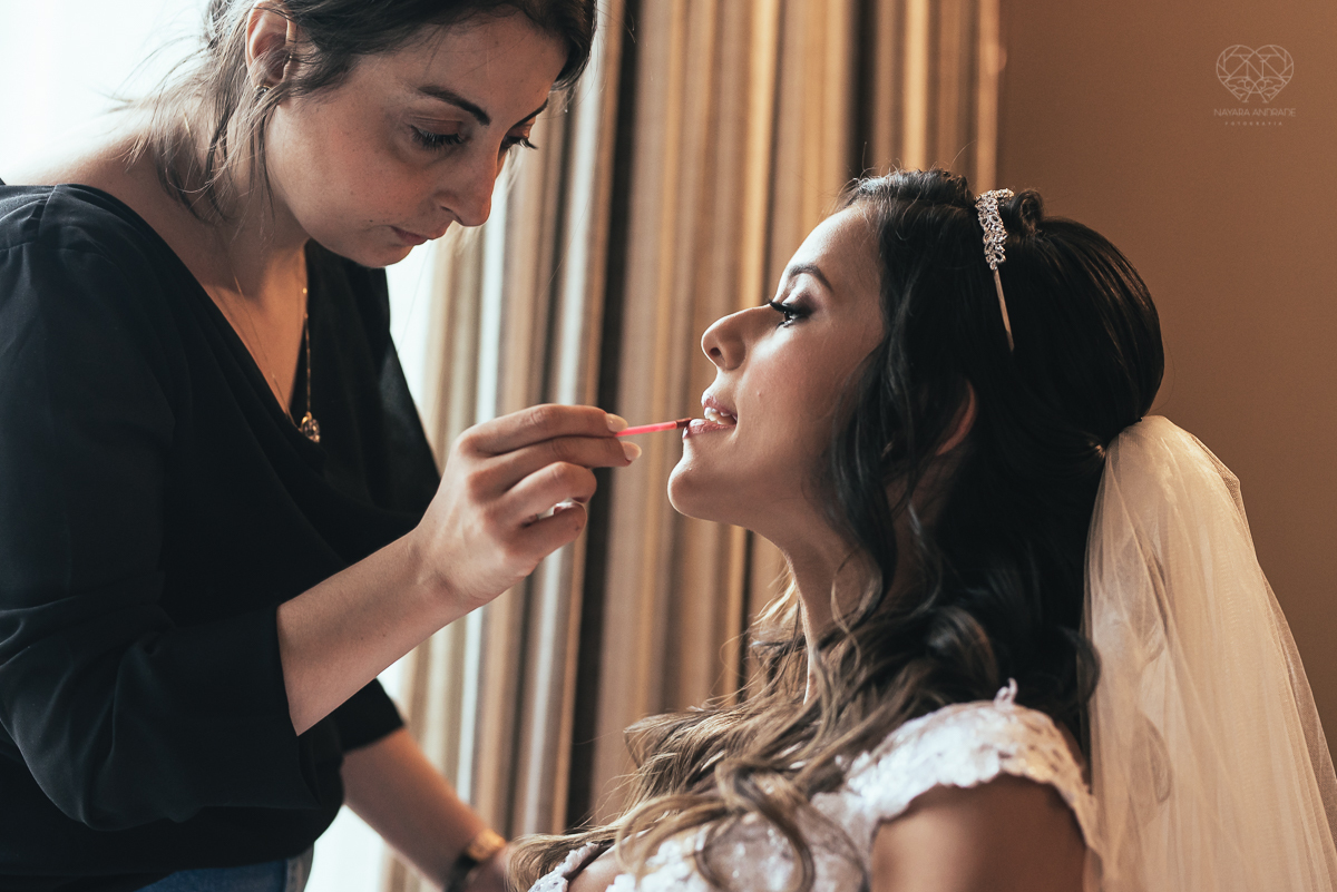 casamento rustico no campo com noiva romantica e noivo militar  make up por Samah e vestido princesa e noivo de farda decoraçao boho chic fotografia pela fotografa premiada nayara andrade inspiracao de casamento no campo making of noiva