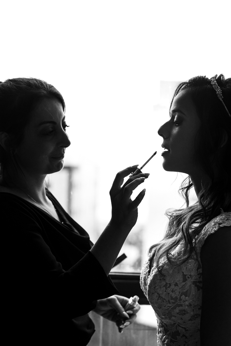 casamento rustico no campo com noiva romantica e noivo militar  make up por Samah e vestido princesa e noivo de farda decoraçao boho chic fotografia pela fotografa premiada nayara andrade inspiracao de casamento no campo making of noiva