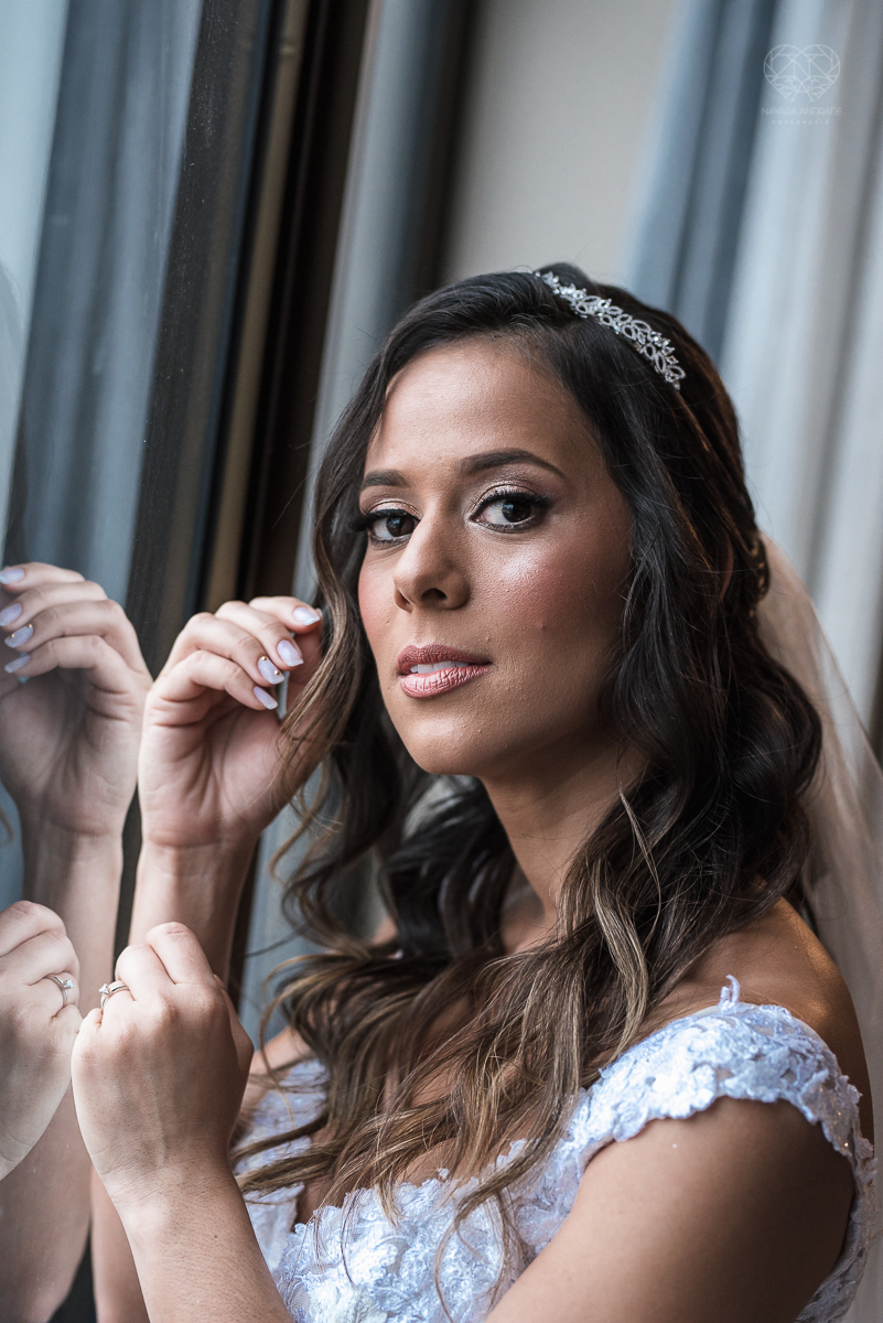 casamento rustico no campo com noiva romantica e noivo militar  make up por Samah e vestido princesa e noivo de farda decoraçao boho chic fotografia pela fotografa premiada nayara andrade inspiracao de casamento no campo making of noiva