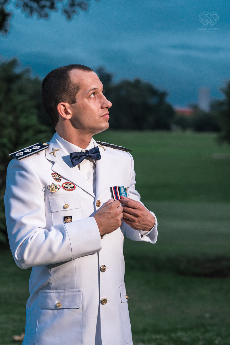 casamento rustico no campo com noiva romantica e noivo militar  make up por Samah e vestido princesa e noivo de farda decoraçao boho chic fotografia pela fotografa premiada nayara andrade inspiracao de casamento no campo making of noiva