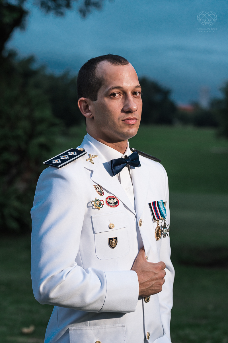 casamento rustico no campo com noiva romantica e noivo militar  make up por Samah e vestido princesa e noivo de farda decoraçao boho chic fotografia pela fotografa premiada nayara andrade inspiracao de casamento no campo making of noiva