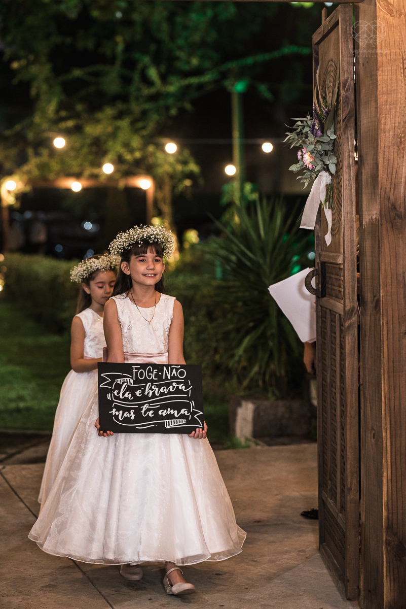casamento rustico no campo com noiva romantica e noivo militar  make up por Samah e vestido princesa e noivo de farda decoraçao boho chic fotografia pela fotografa premiada nayara andrade inspiracao de casamento no campo making of noiva