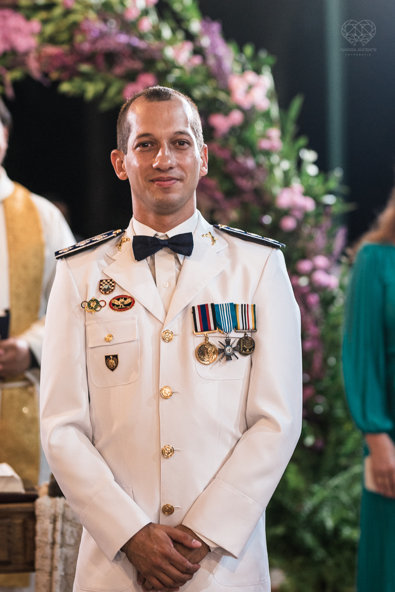 casamento rustico no campo com noiva romantica e noivo militar  make up por Samah e vestido princesa e noivo de farda decoraçao boho chic fotografia pela fotografa premiada nayara andrade inspiracao de casamento no campo making of noiva