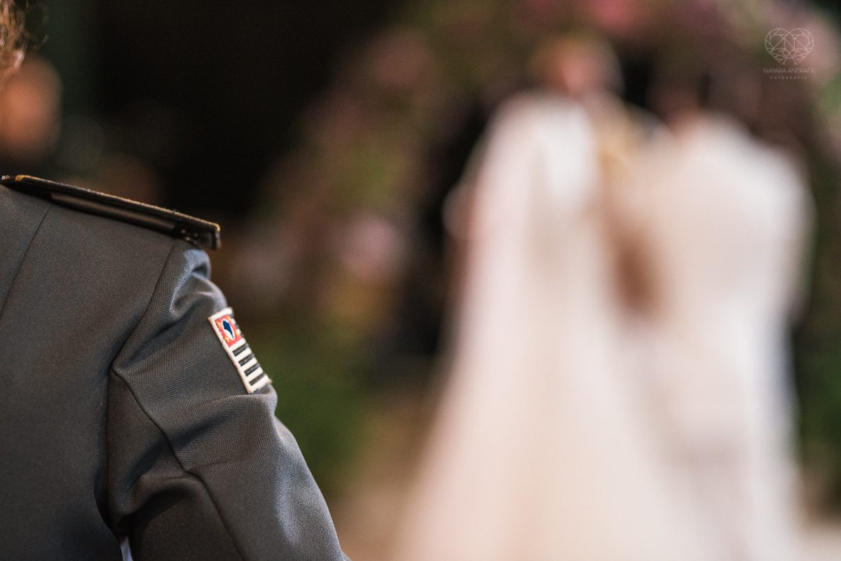 vcasamento rustico no campo com noiva romantica e noivo militar  make up por Samah e vestido princesa e noivo de farda decoraçao boho chic fotografia pela fotografa premiada nayara andrade inspiracao de casamento no campo cerimonia