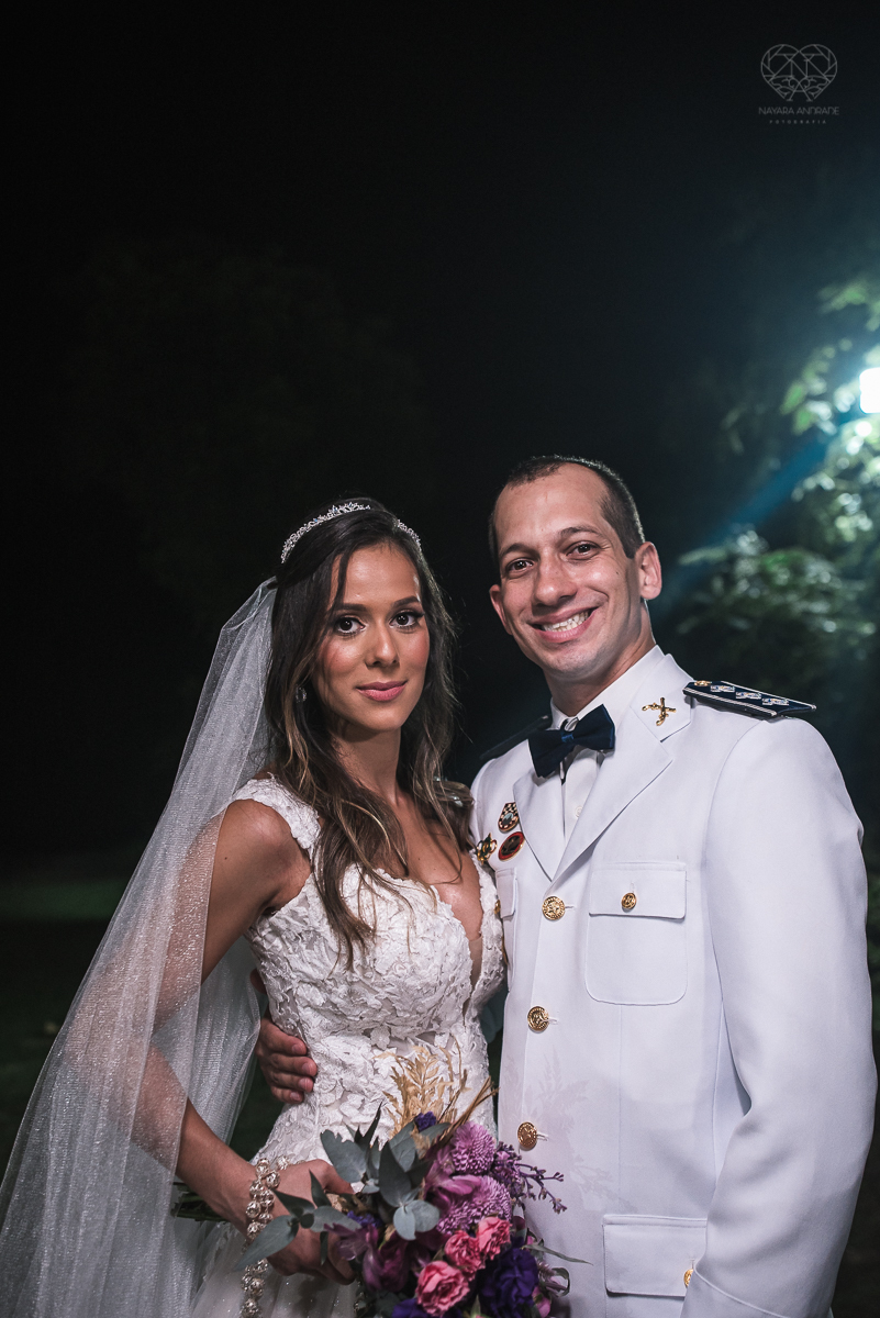 casamento rustico no campo com noiva romantica e noivo militar  make up por Samah e vestido princesa e noivo de farda decoraçao boho chic fotografia pela fotografa premiada nayara andrade inspiracao de casamento no campo cerimonia