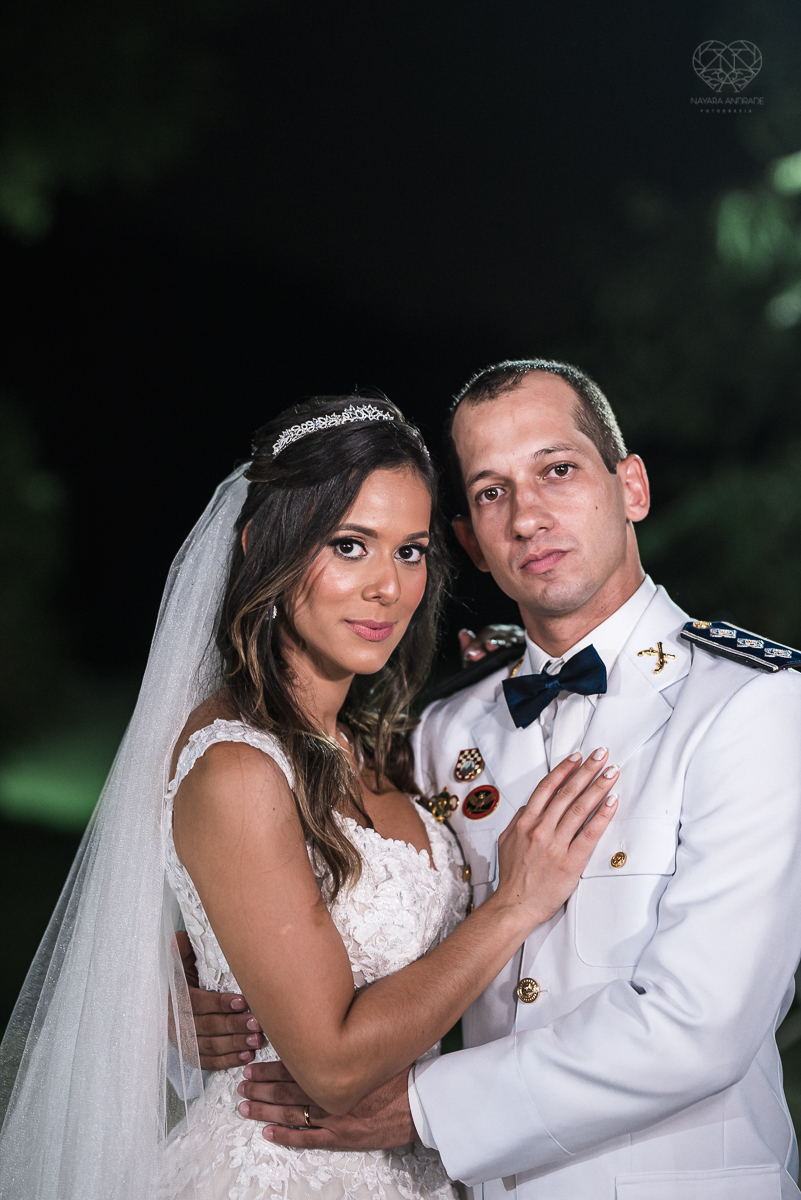 casamento rustico no campo com noiva romantica e noivo militar  make up por Samah e vestido princesa e noivo de farda decoraçao boho chic fotografia pela fotografa premiada nayara andrade inspiracao de casamento no campo cerimonia