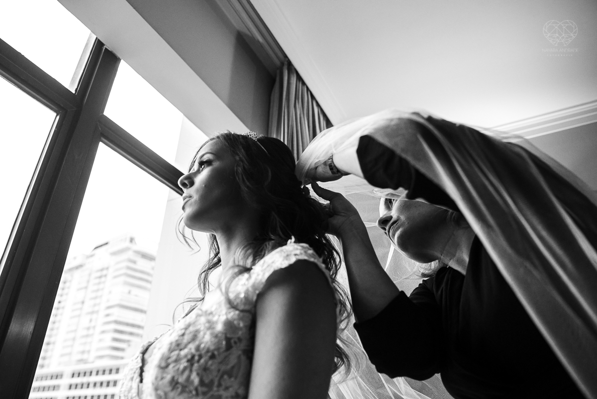 casamento rustico no campo com noiva romantica e noivo militar  make up por Samah e vestido princesa e noivo de farda decoraçao boho chic fotografia pela fotografa premiada nayara andrade inspiracao de casamento no campo making of noiva