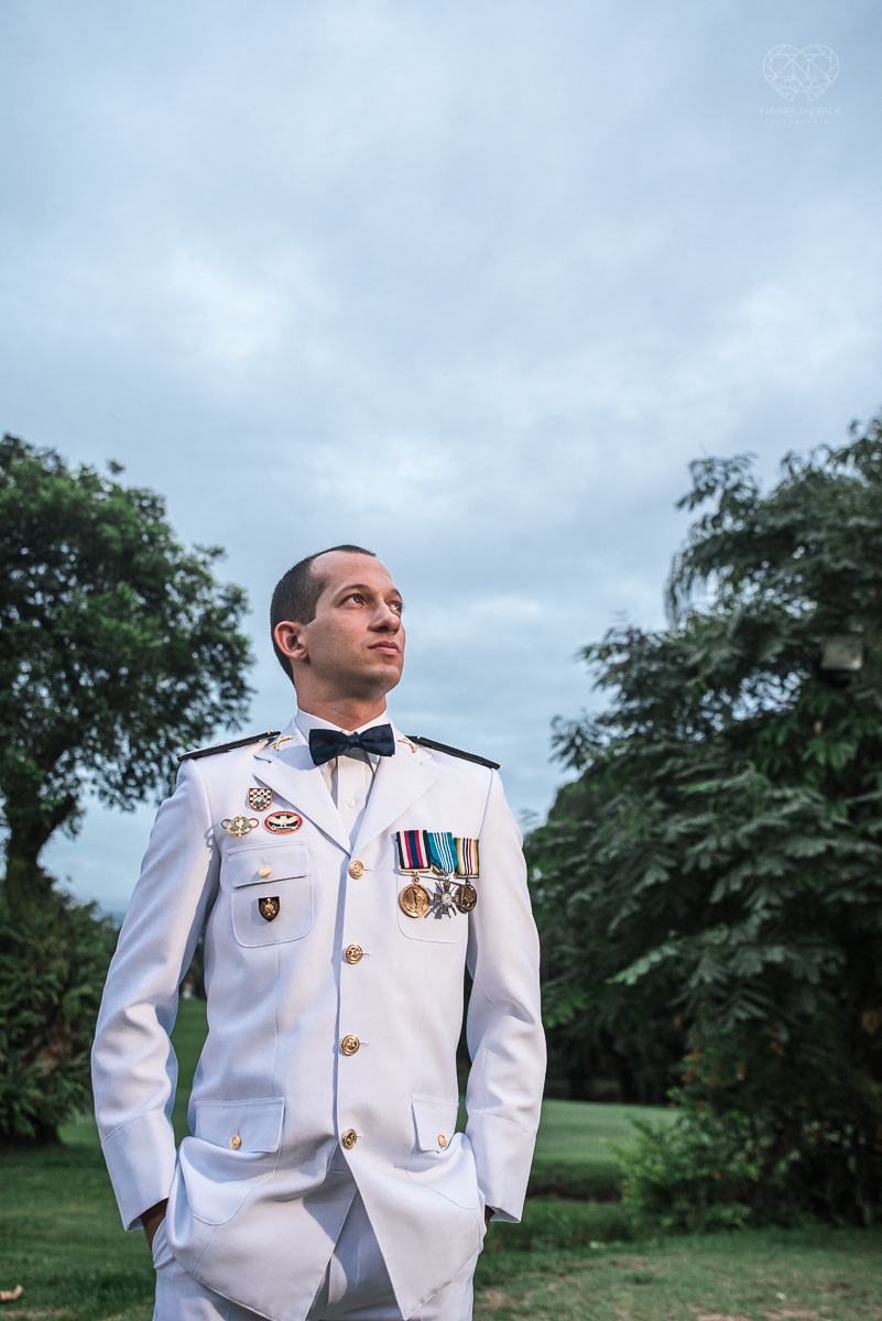 casamento rustico no campo com noiva romantica e noivo militar  make up por Samah e vestido princesa e noivo de farda decoraçao boho chic fotografia pela fotografa premiada nayara andrade inspiracao de casamento no campo making of noiva