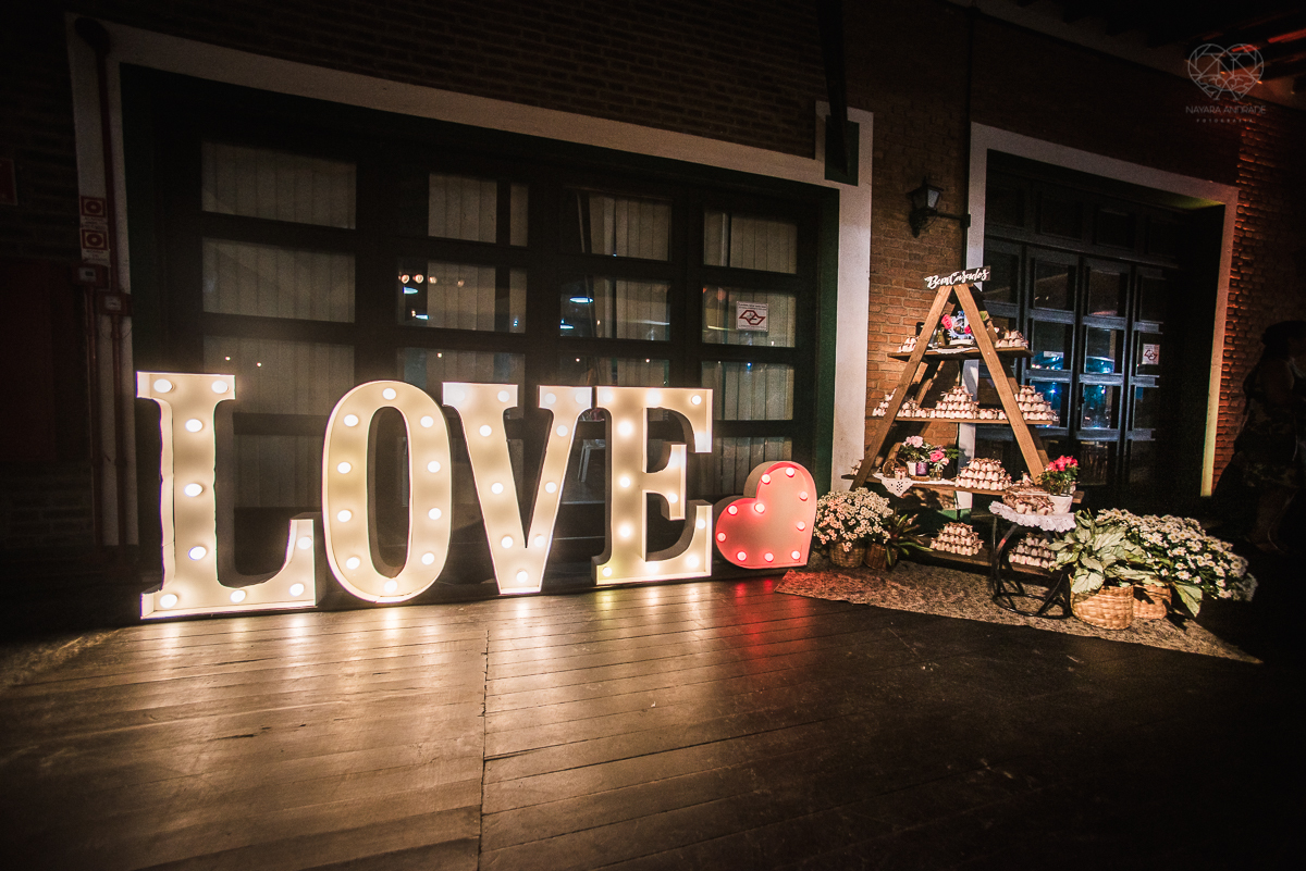 casamento rustico no campo com noiva romantica e noivo militar  make up por Samah e vestido princesa e noivo de farda decoraçao boho chic fotografia pela fotografa premiada nayara andrade inspiracao de casamento no campo making of noiva