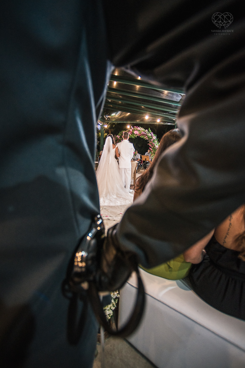 casamento rustico no campo com noiva romantica e noivo militar  make up por Samah e vestido princesa e noivo de farda decoraçao boho chic fotografia pela fotografa premiada nayara andrade inspiracao de casamento no campo cerimonia