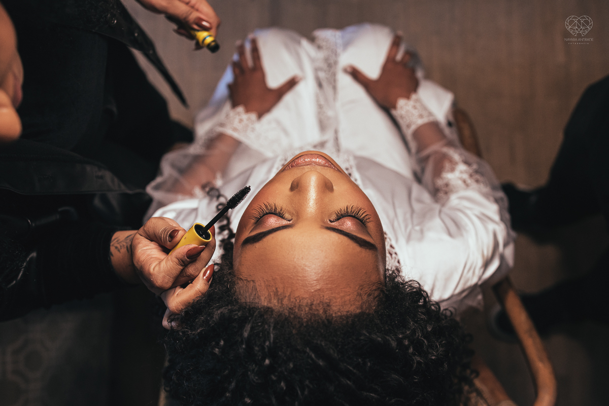 fotografia de casamento no buffet afrikan house em sao paulo. Casamento de dia noiva negra inspiraçao africana fotografa nayara andrade premiada mundialmente com fotos artisticas e emocionantes para casamento fotos making of noiva negra