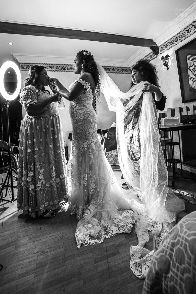 fotografia de casamento no buffet afrikan house em sao paulo. Casamento de dia noiva negra inspiraçao africana fotografa nayara andrade premiada mundialmente com fotos artisticas e emocionantes para casamento fotos making of noiva negra