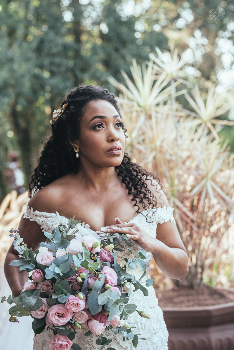fotografia de casamento no buffet afrikan house em sao paulo. Casamento de dia noiva negra inspiraçao africana fotografa nayara andrade premiada mundialmente com fotos artisticas e emocionantes para casamento fotos making of noiva negra