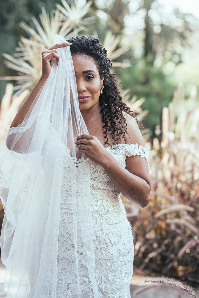 fotografia de casamento no buffet afrikan house em sao paulo. Casamento de dia noiva negra inspiraçao africana fotografa nayara andrade premiada mundialmente com fotos artisticas e emocionantes para casamento fotos making of noiva negra